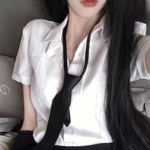 绯红色的窗帘